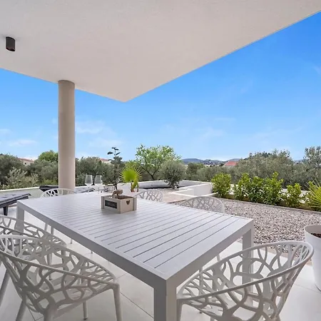 Maslina Mit Privatem Salzwasserpool Tribalj