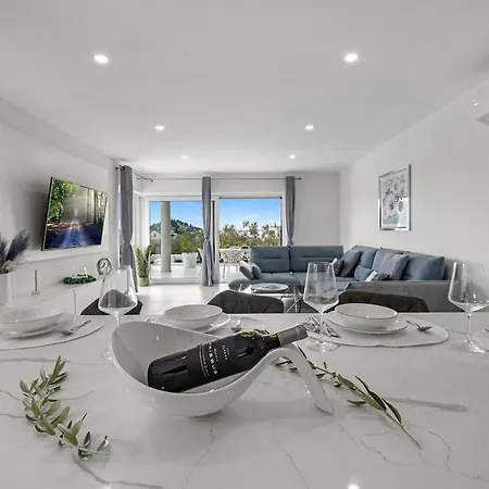 Maslina Mit Privatem Salzwasserpool Tribalj