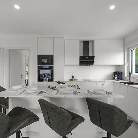 Maslina Mit Privatem Salzwasserpool Apartamento *