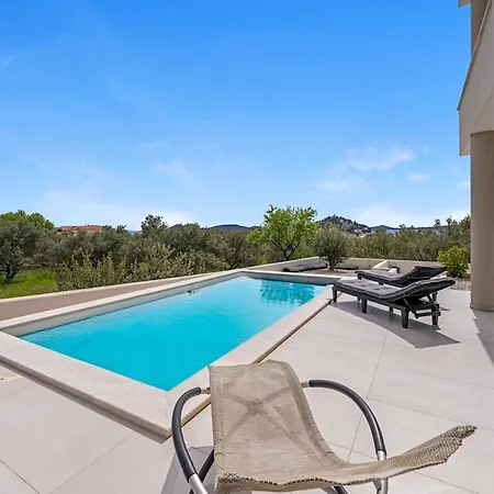 Maslina Mit Privatem Salzwasserpool Apartamento *