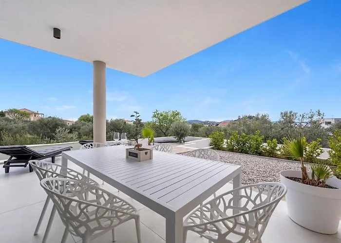 Maslina Mit Privatem Salzwasserpool Tribalj