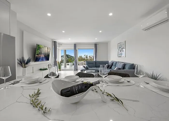 Maslina Mit Privatem Salzwasserpool Tribalj